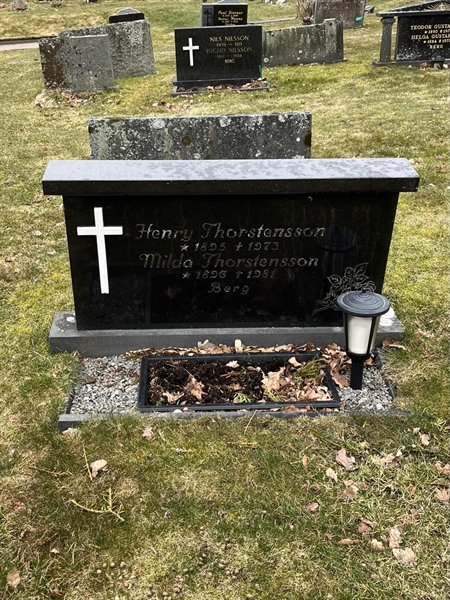 Grave number: Lax mell Kv4 59+60