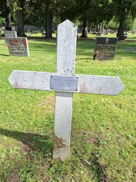 Grave number: 001 2   671