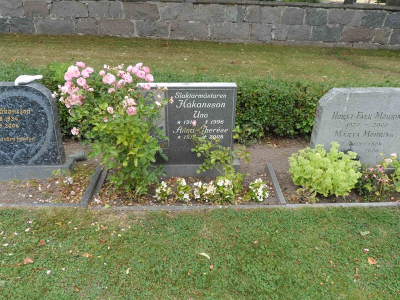 Grave number: SNK L    18