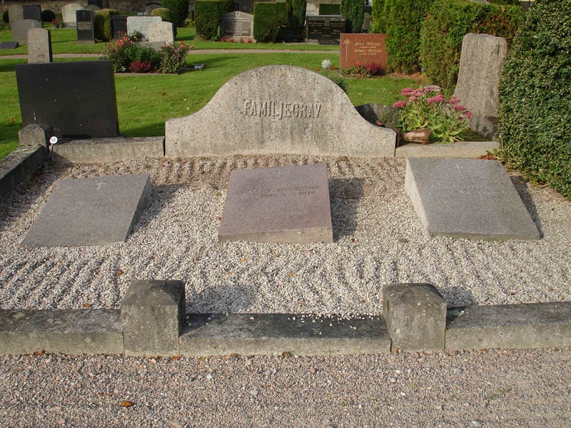 Grave number: HK B   246, 247, 248