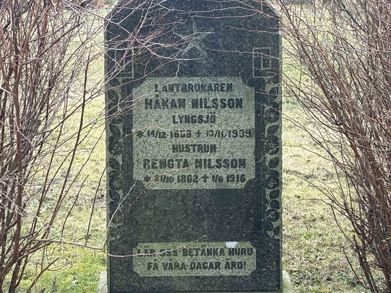 Grave number: L U     3