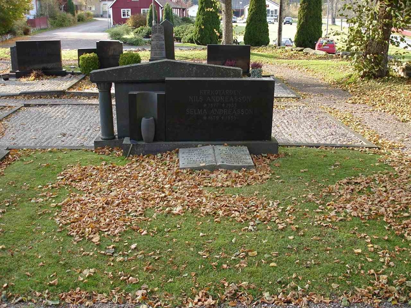 Grave number: FG B    12, 13, 14, 15