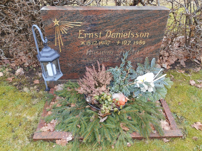 Grave number: Vitt VD1Ö    11, 12