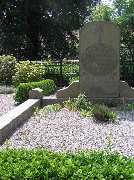 Grave number: HÅ 1   111-112