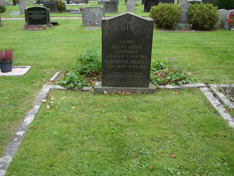 Grave number: HK B    86, 87