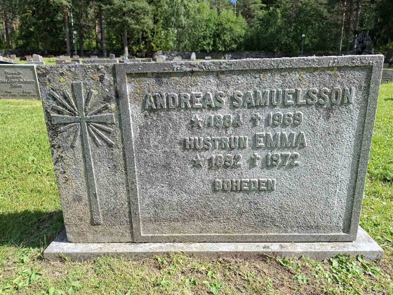 Grave number: 001 2   717