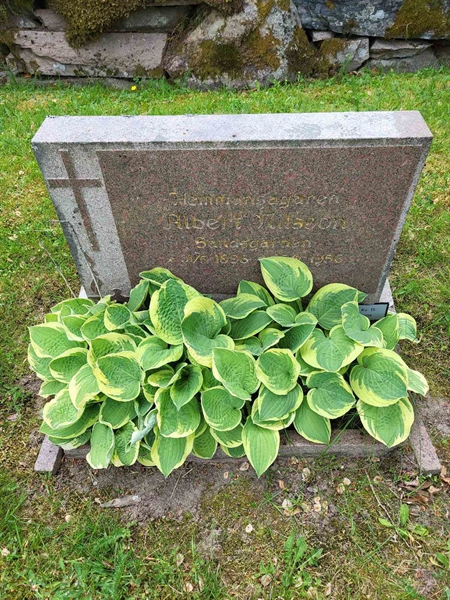 Grave number: kö 01 15   208