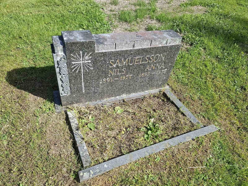 Grave number: 001 2   904