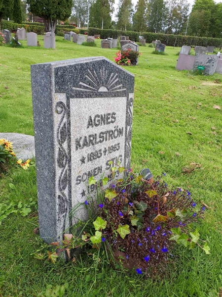 Gravnummer: NK F B   748