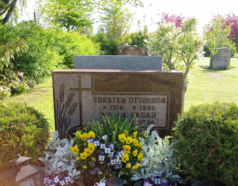 Grave number: NY V    15, 16