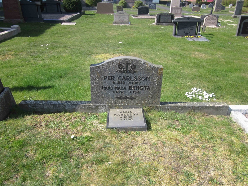 Grave number: 04 C   97, 98