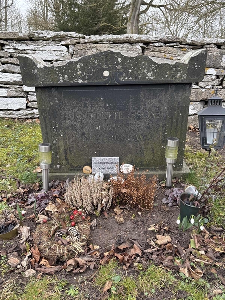 Grave number: G E 15