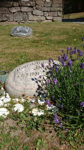 Grave number: LG 004  0011