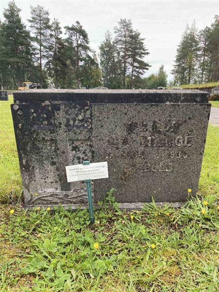 Grave number: 4 G 02    40