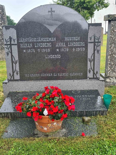 Grave number: L G F 13