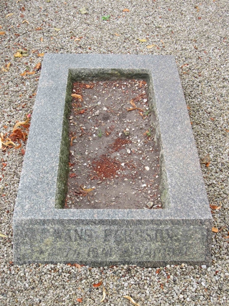 Grave number: MAN 05    02