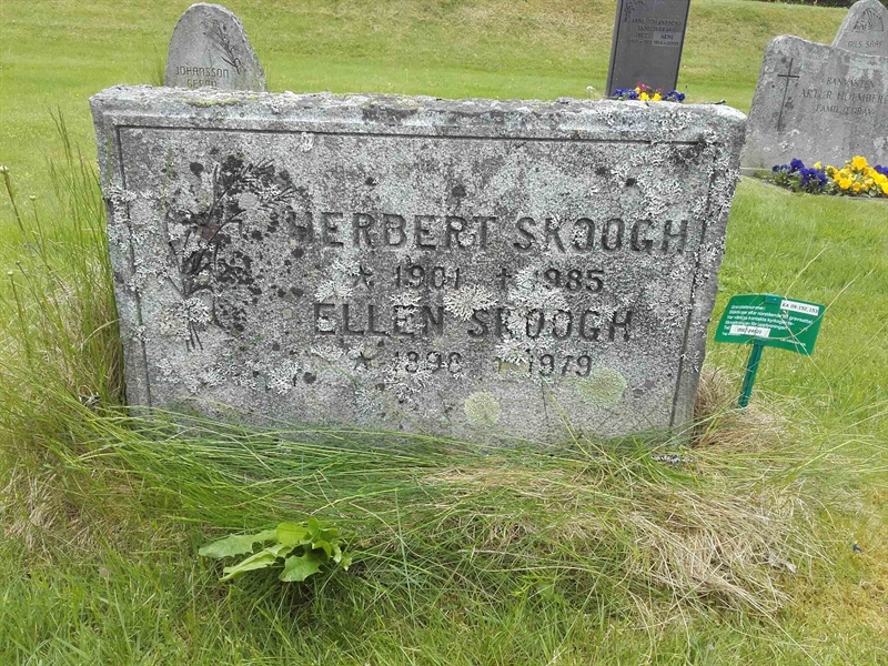 Grave number: KA 09   152-153