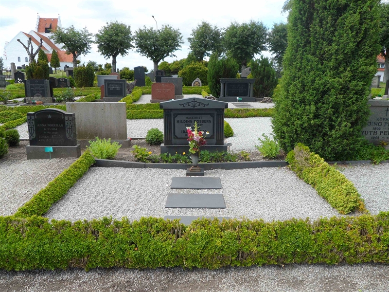 Grave number: ÖV F   120, 121