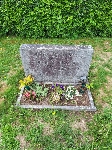 Grave number: kö 01 17    25-26