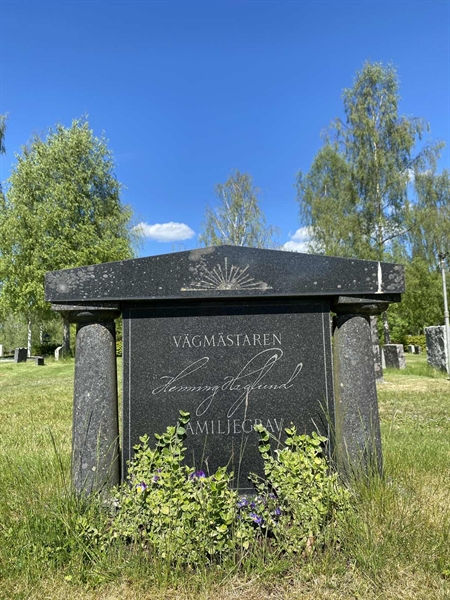 Gravnummer: 1 05 178, 179
