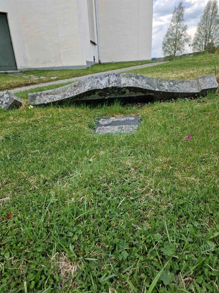 Grave number: 501 06 787-789
