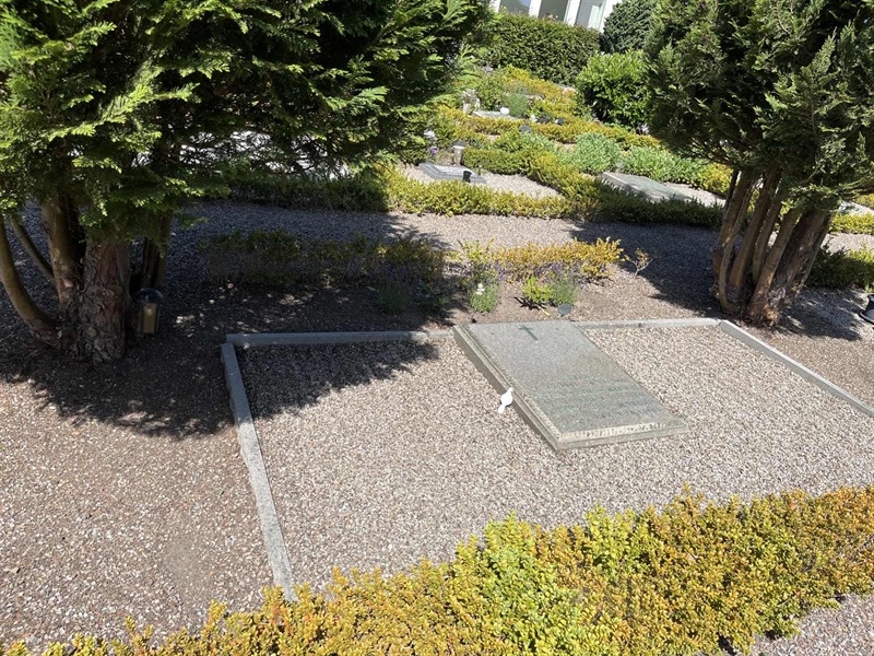 Grave number: NK G 68-71