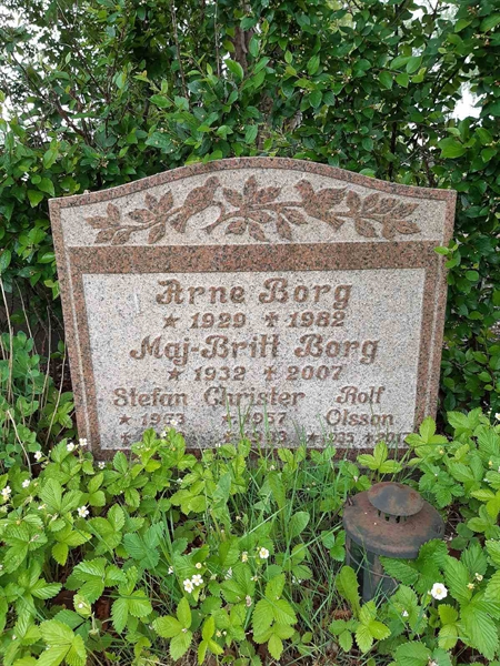 Grave number: A F    52-53