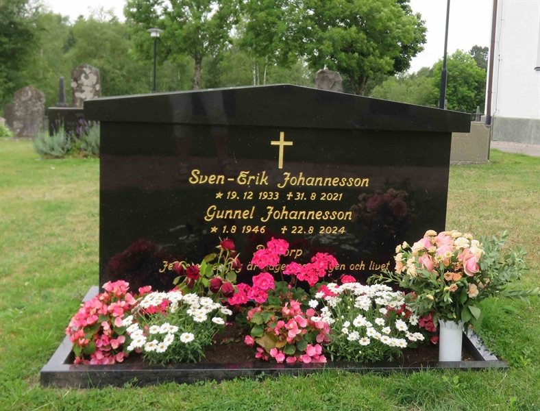 Grave number: 01 F    98, 99