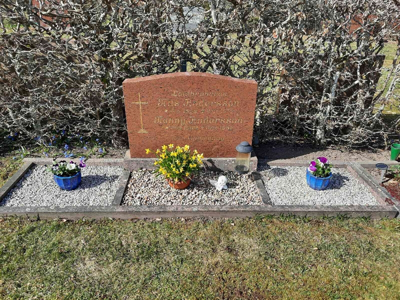 Grave number: ON E   174-175