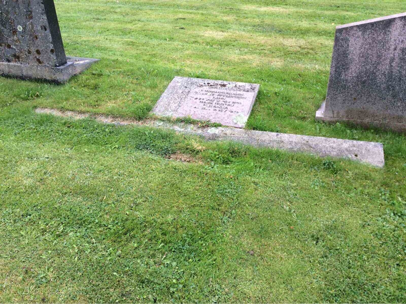 Grave number: KN 02   407, 408