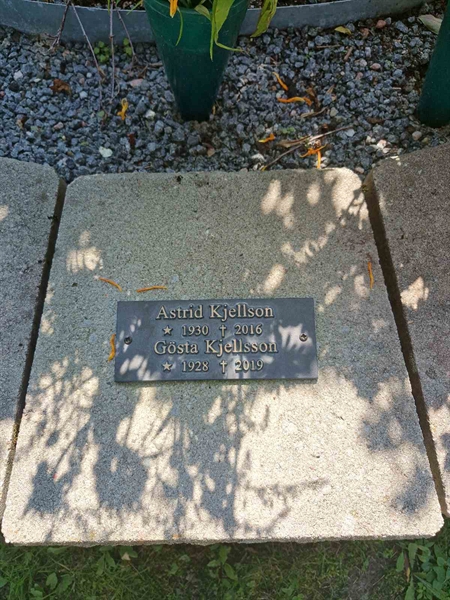 Grave number: AK G2  8034