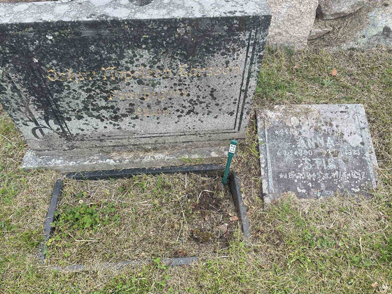 Grave number: 001 1   213