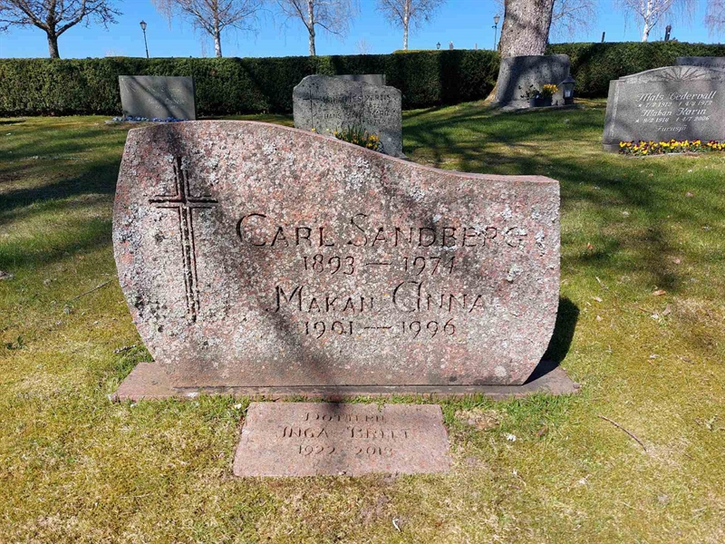 Grave number: HV 33    8, 9