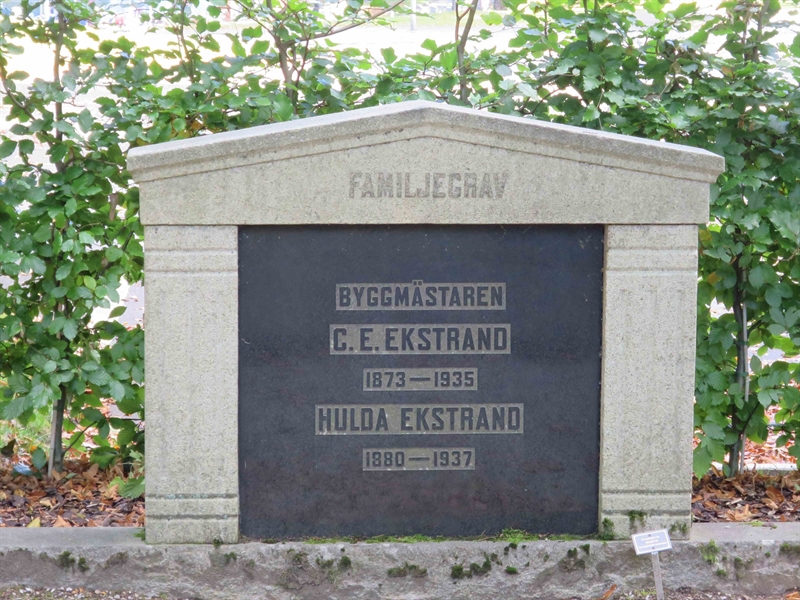 Grave number: HÖB GL.R    13