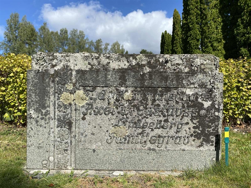 Grave number: 1 17 107, 108