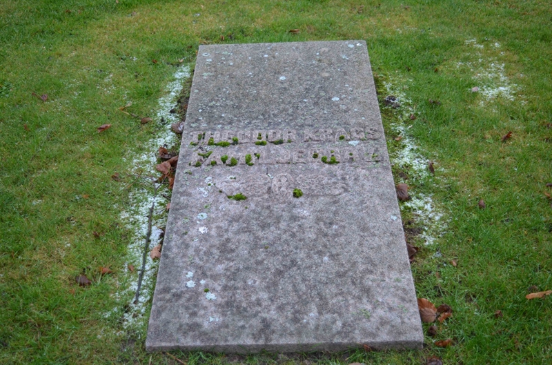 Grave number: TR 3    28