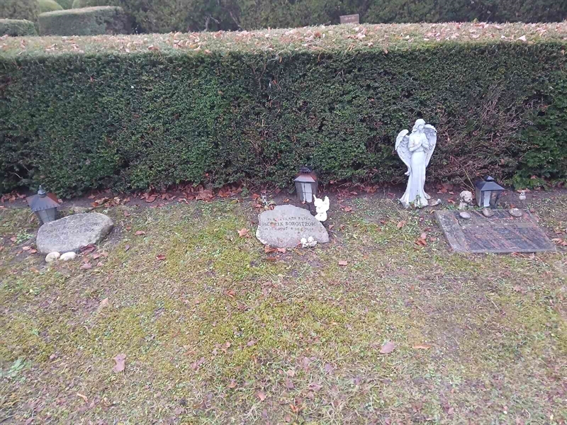 Grave number: FE D    38, 39, 40