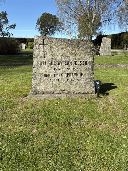 Grave number: 22 D   200