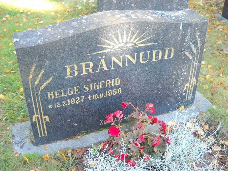 Grave number: 3 MB 18 12-13