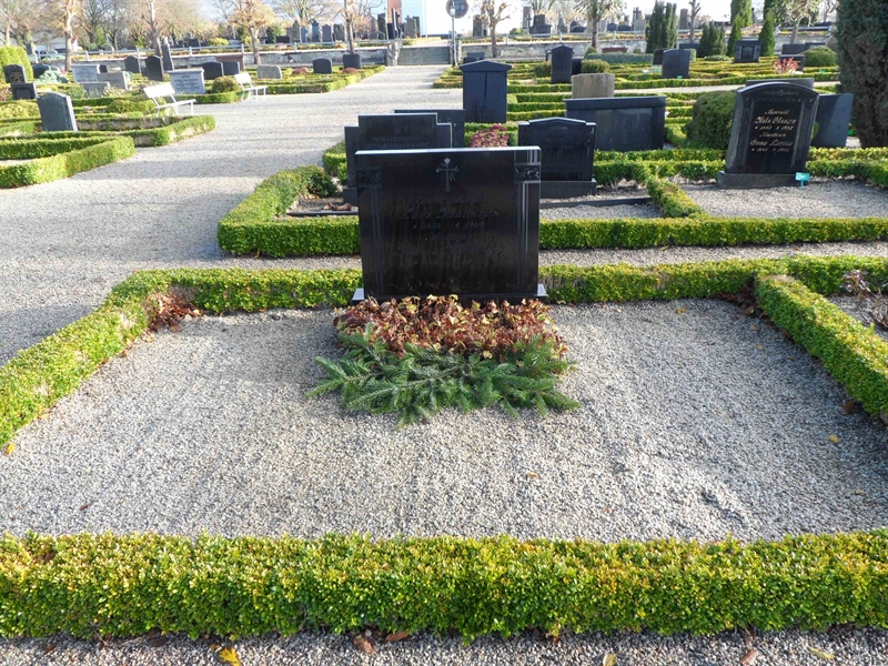 Grave number: ÖTN NMK4    55, 56, 57