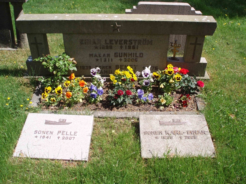 Grave number: KV 5   219-221