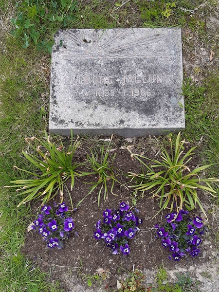 Grave number: KA 08    44-45