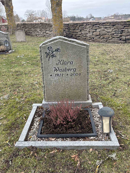Grave number: LE 404