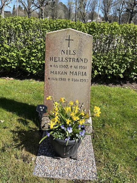 Gravnummer: 22 E    18