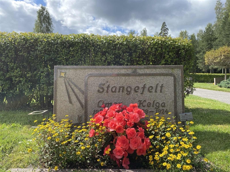 Grave number: 1 18 52, 53