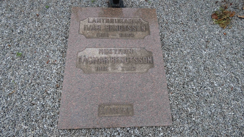 Grave number: SN G    26