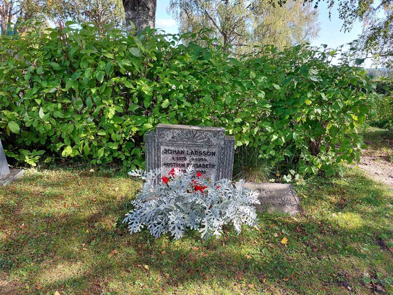 Grave number: K J    67, 68