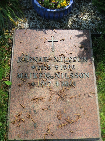 Grave number: HÖB 77    33