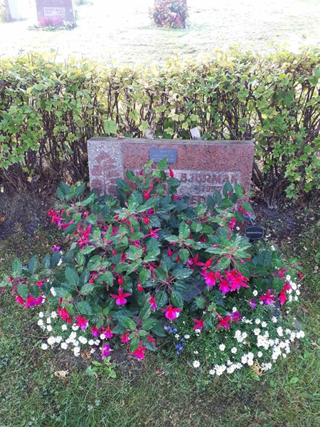 Grave number: NK F B   903-904