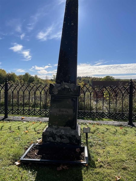 Grave number: H 1    73
